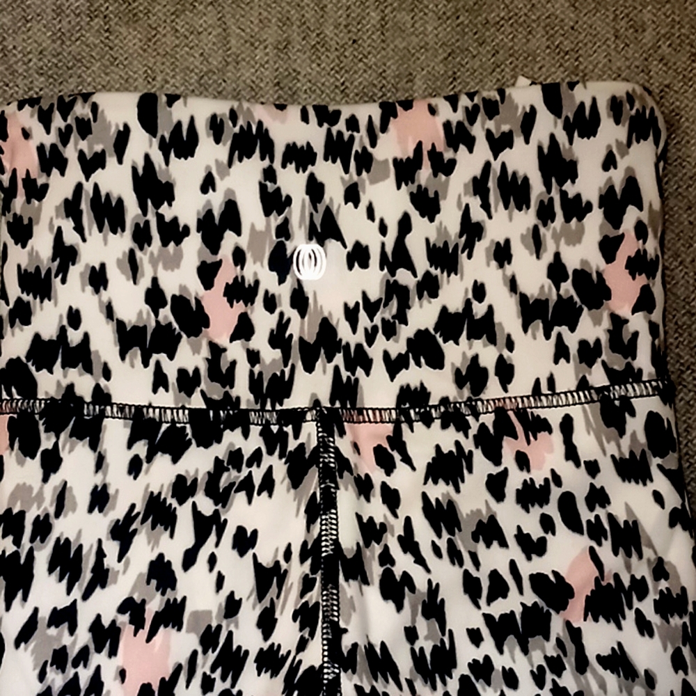 Balance Collection Leapord Leggings